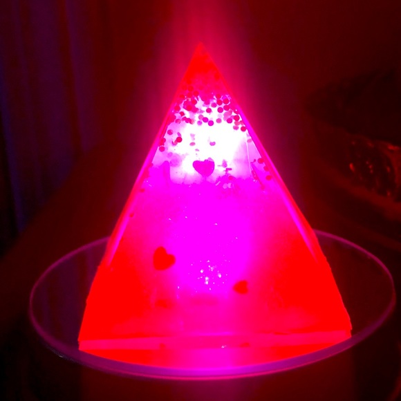 💝Gorgeous handmade Pyramid w floating hearts - Picture 8 of 11